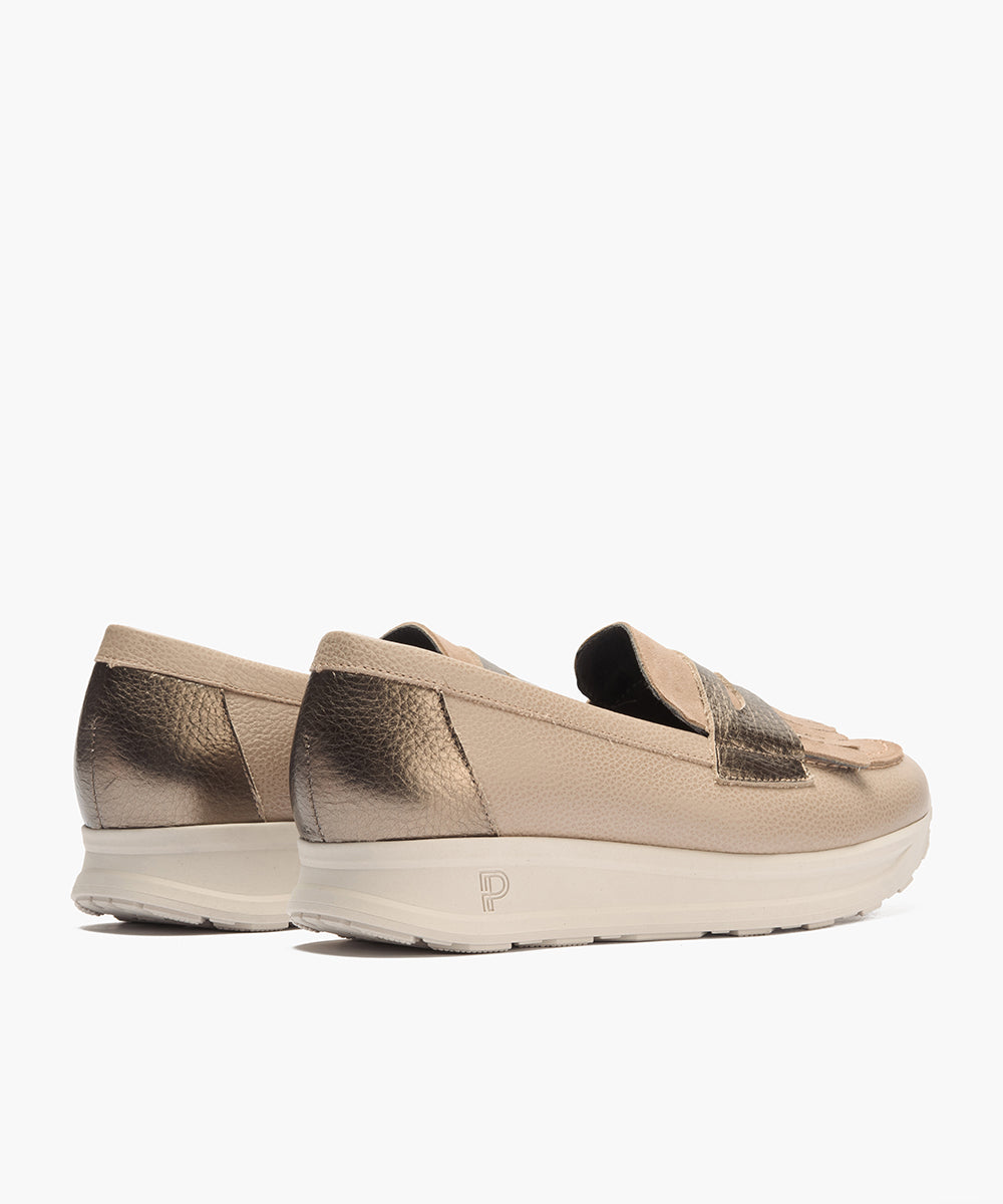 Mocasín antifaz flecos combinado napa grano, ante y laminado Topo