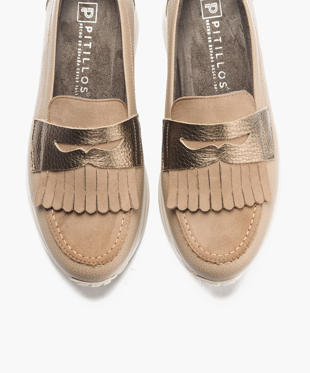 Mocasín antifaz flecos combinado napa grano, ante y laminado Topo