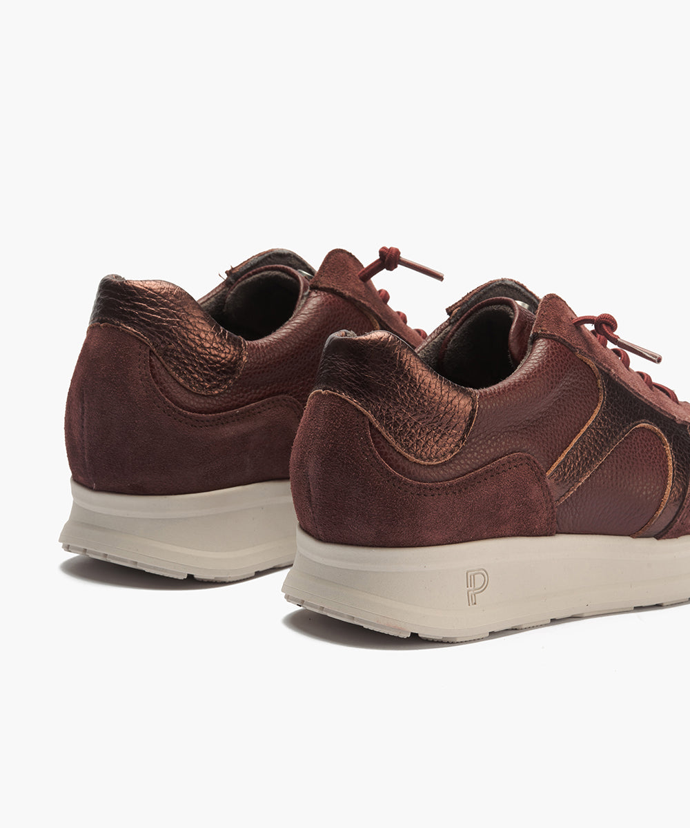 Deportivo combinado serraje, napa con grano y laminado con cordón elástico Burdeos