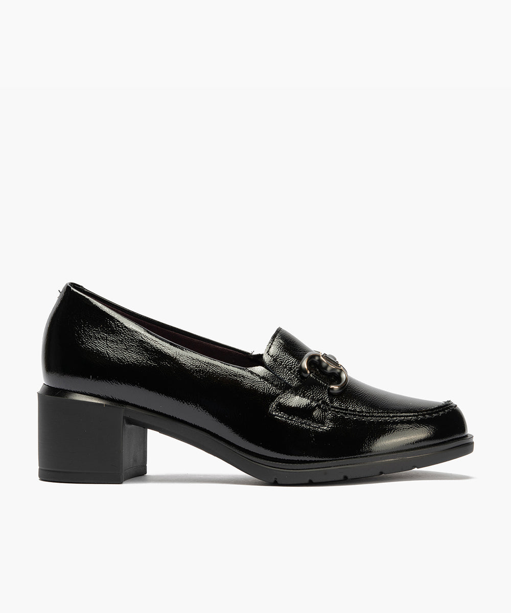 Mocasín adorno en charol Negro