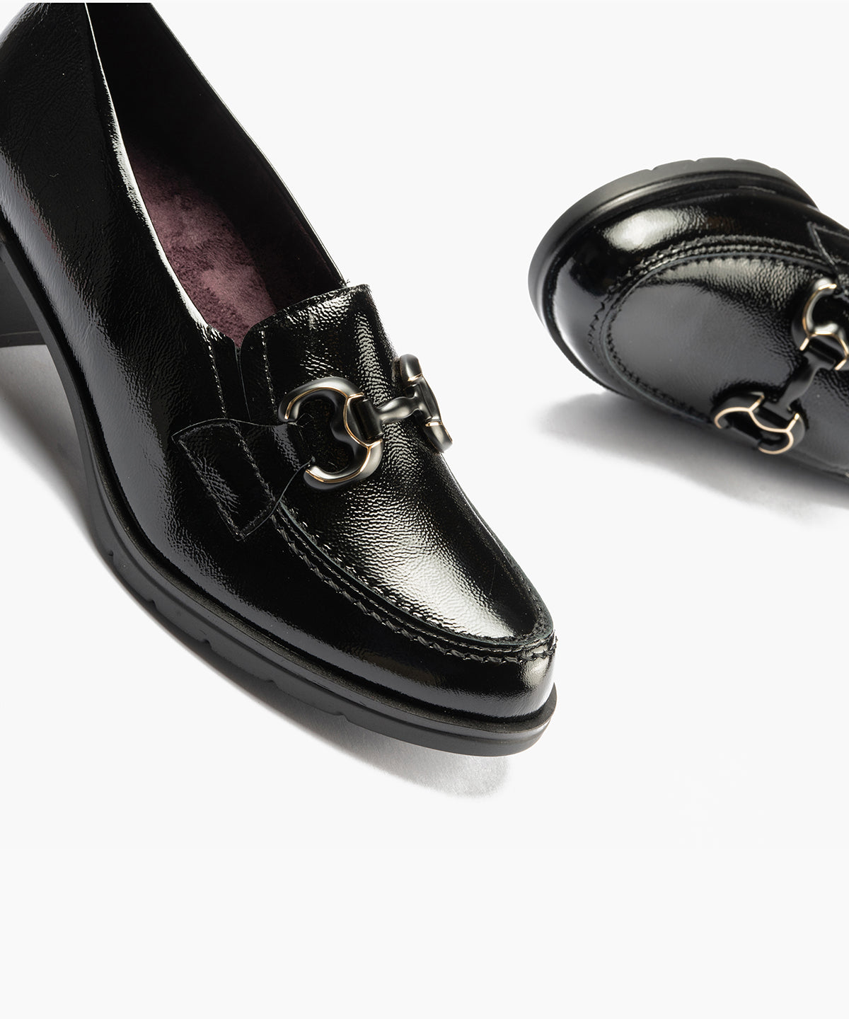 Mocasín adorno en charol Negro