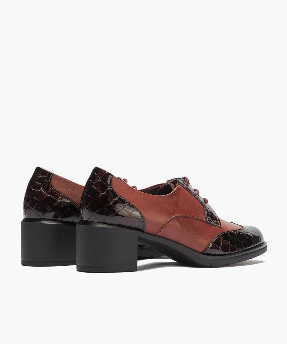 Blucher combinado charol coco con napa Burdeos