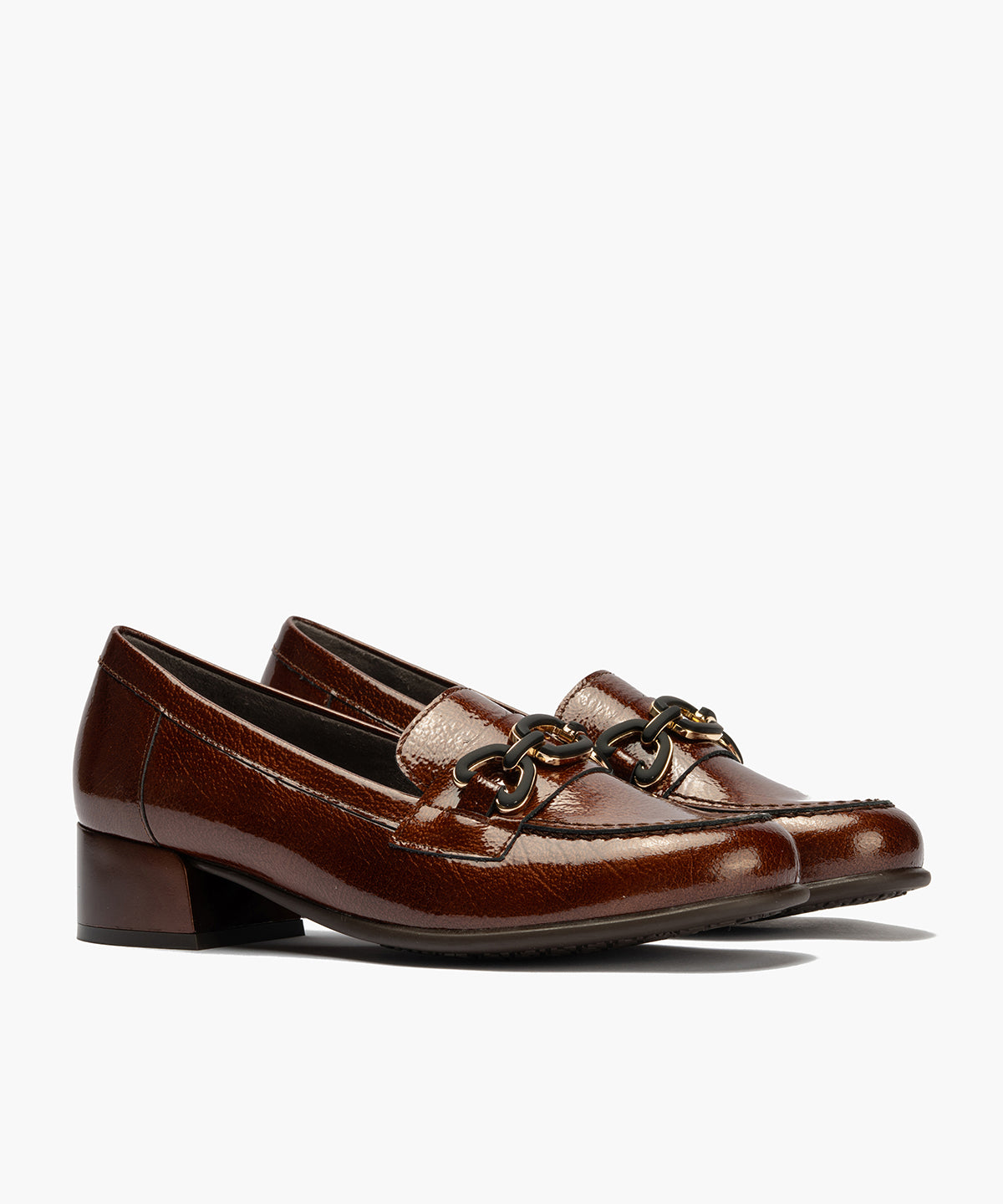Mocasín en charol con adorno Cuero