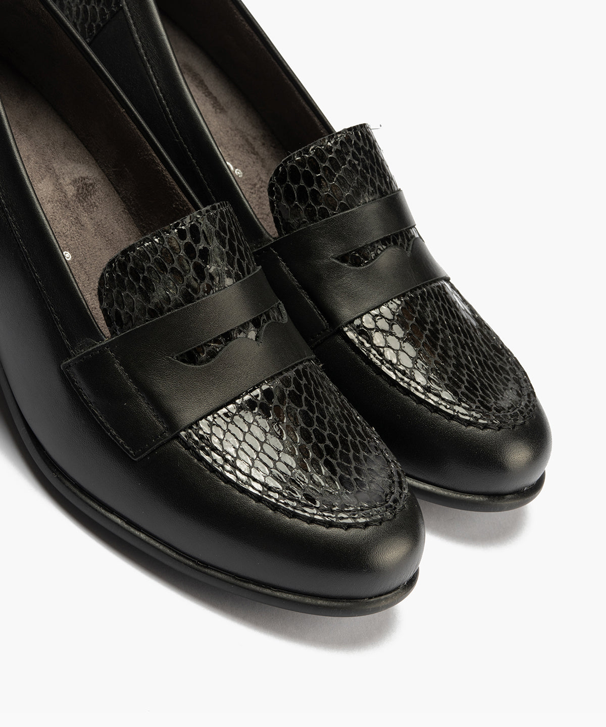 Mocasín combinado napa con serpiente charol Negro
