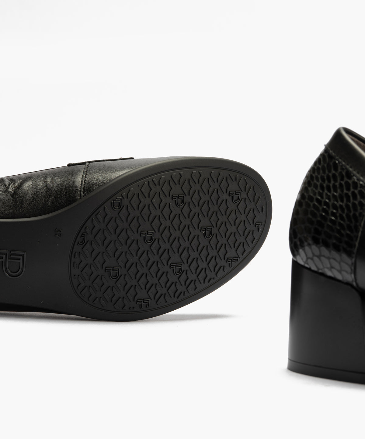 Mocasín combinado napa con serpiente charol Negro