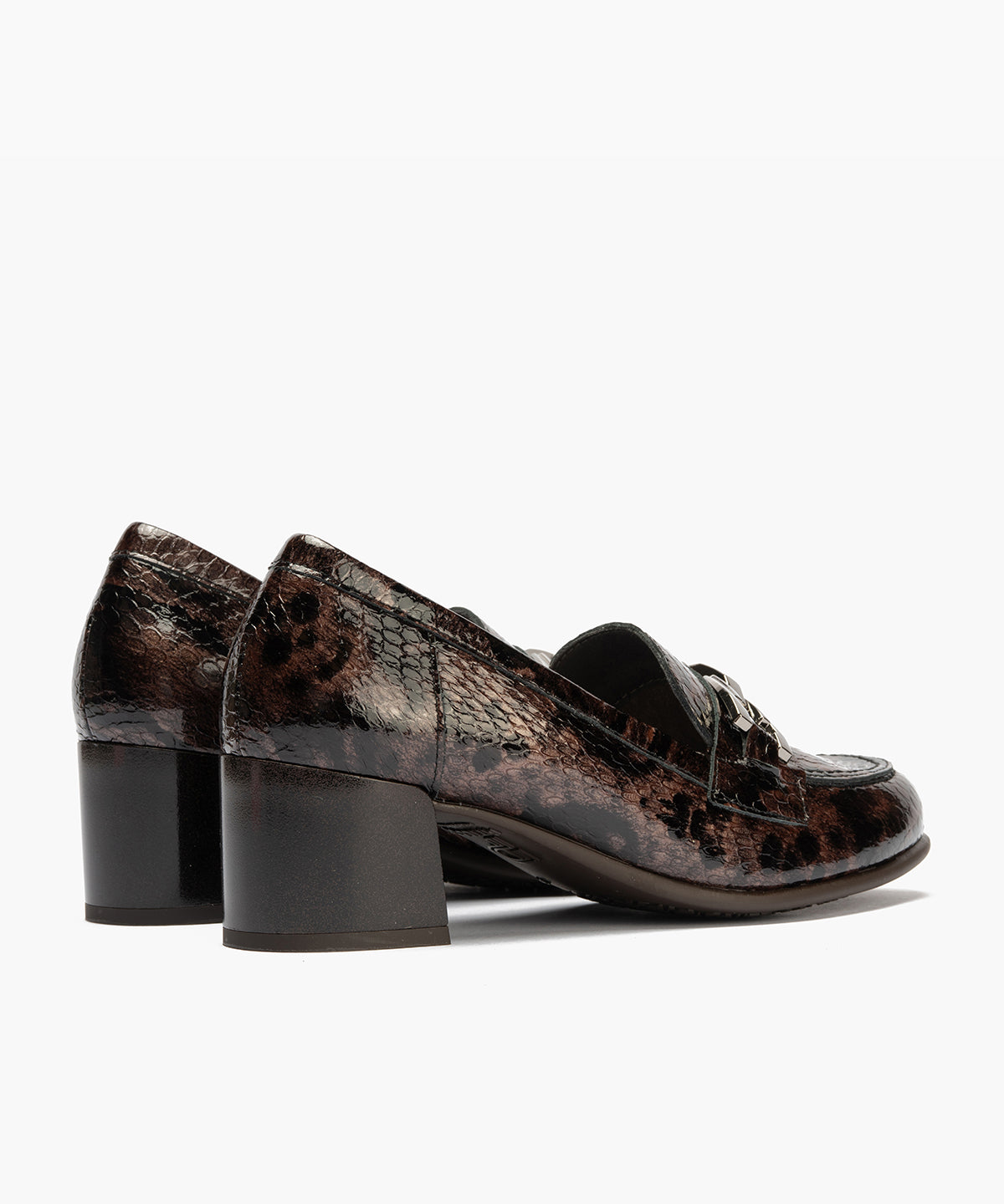 Mocasín serpiente charol con adorno Marrón