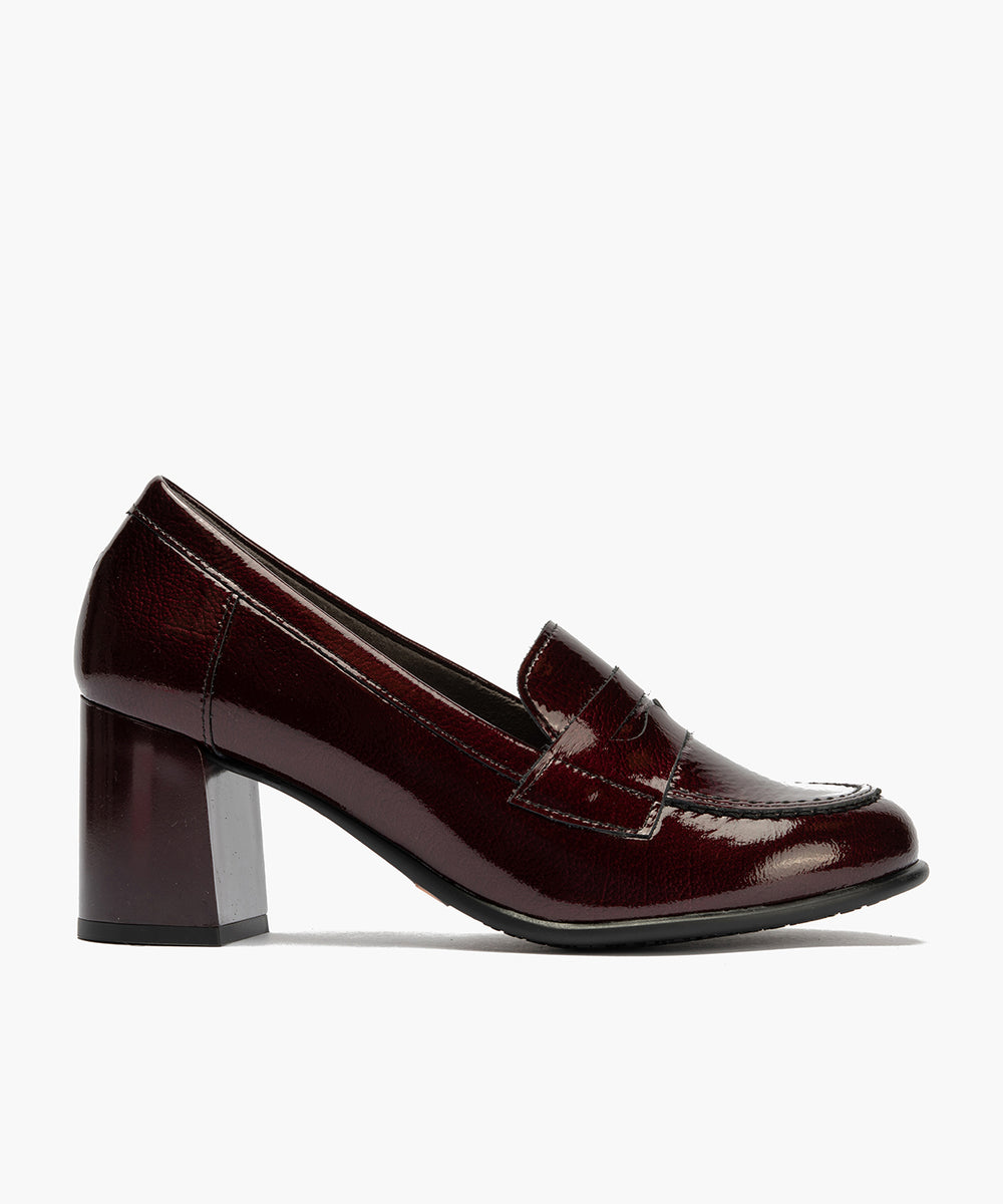 Mocasín antifaz en charol Burdeos