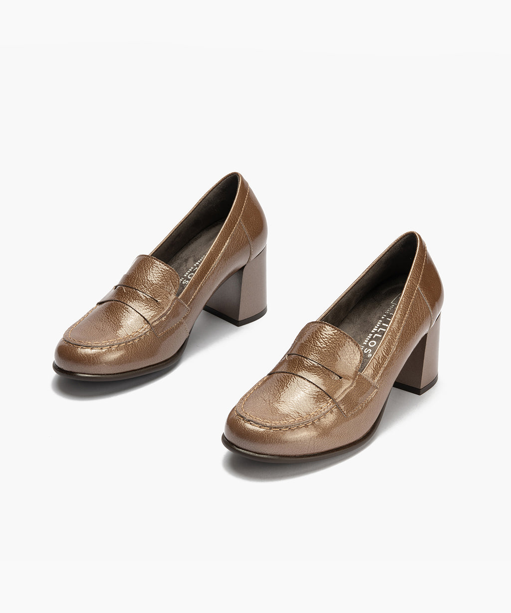 Mocasín antifaz en charol Topo