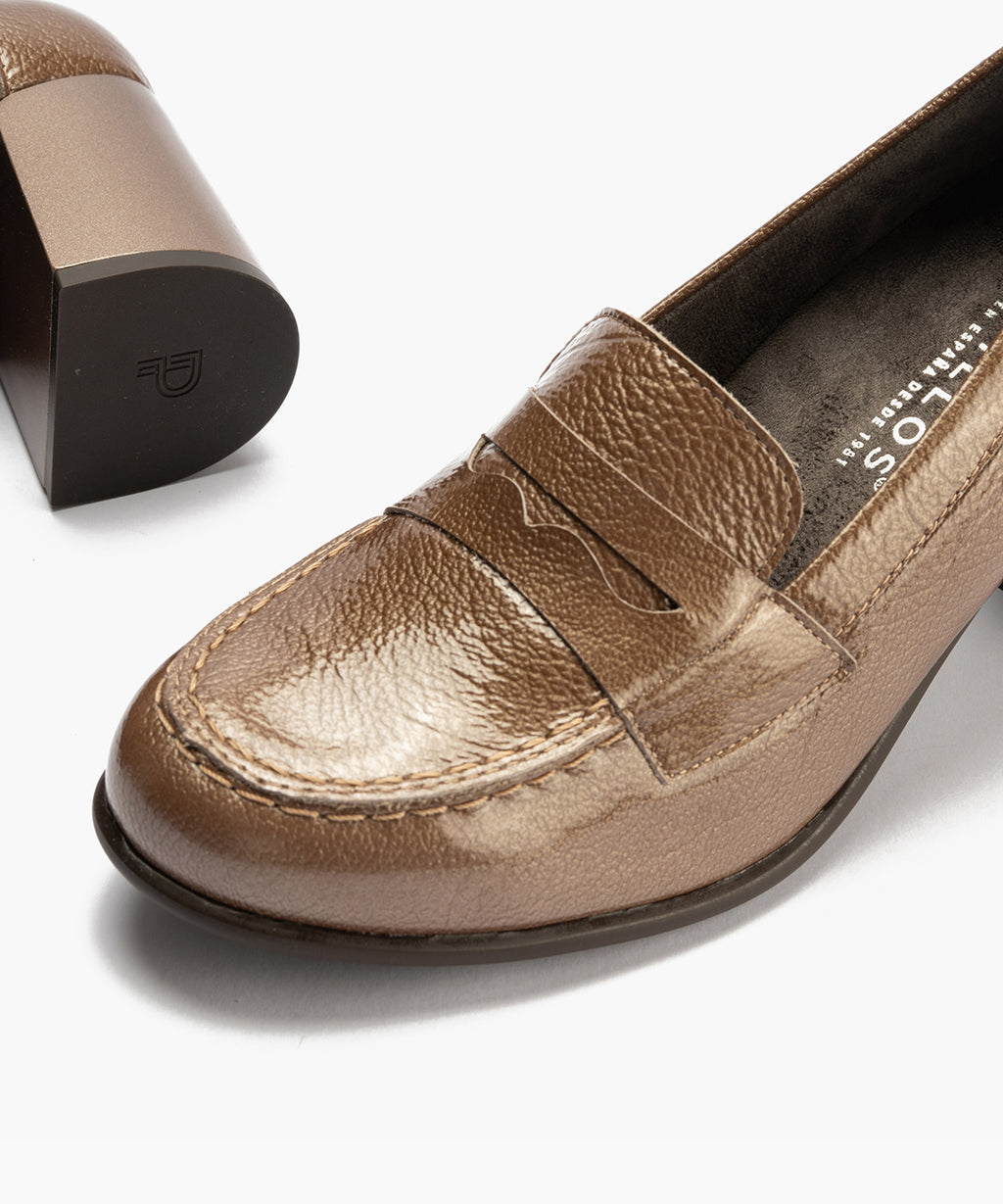 Mocasín antifaz en charol Topo