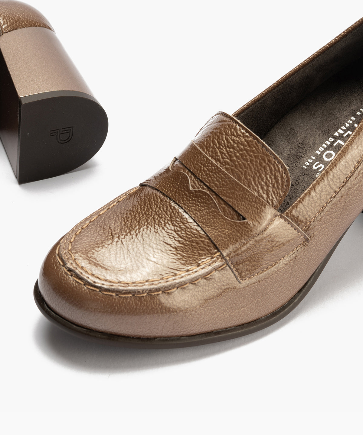 Mocasín antifaz en charol Topo