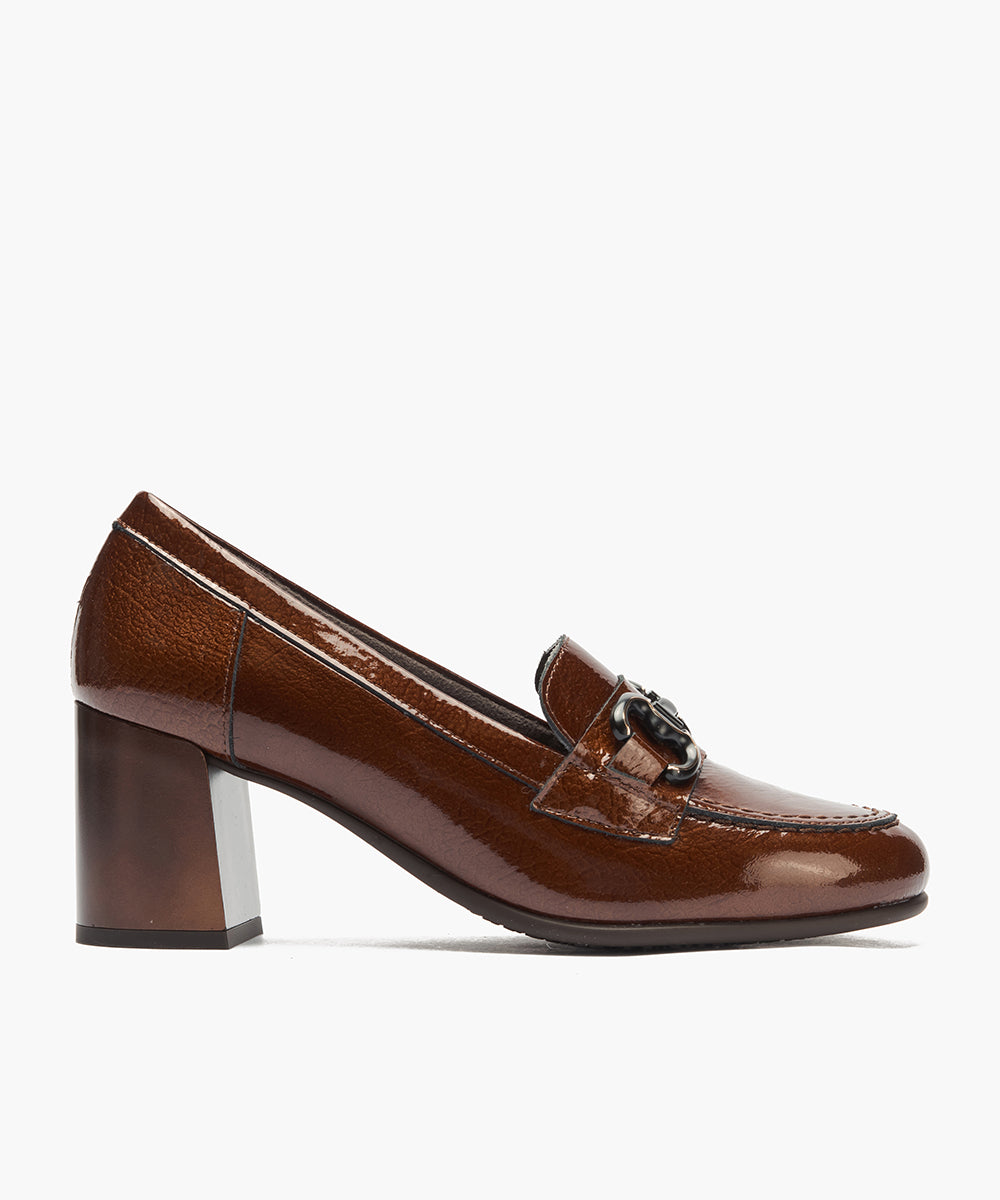 Mocasin charol con adorno Cuero