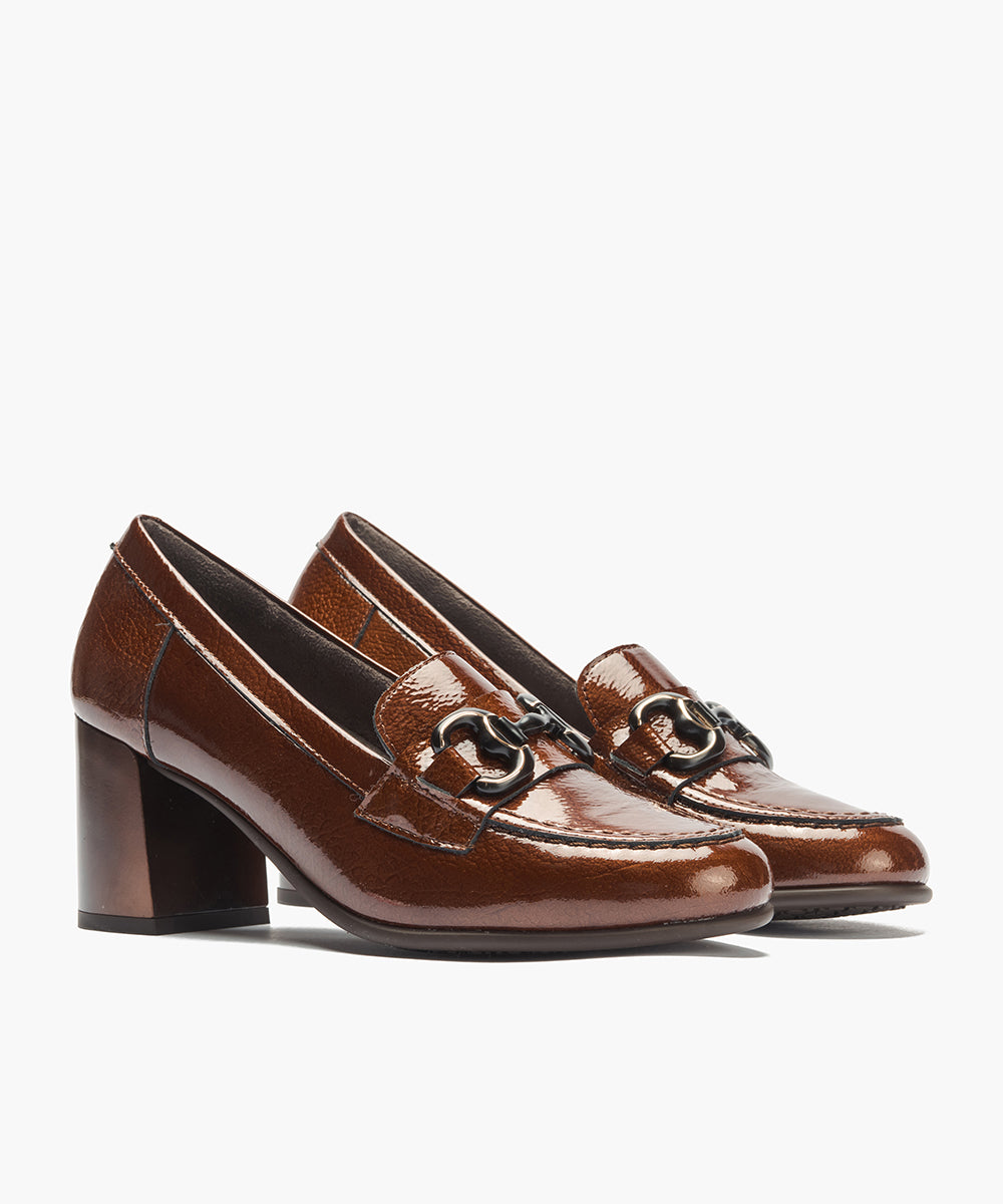 Mocasin charol con adorno Cuero