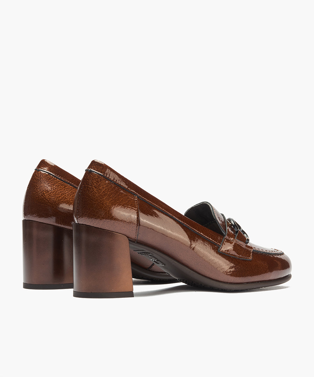 Mocasin charol con adorno Cuero