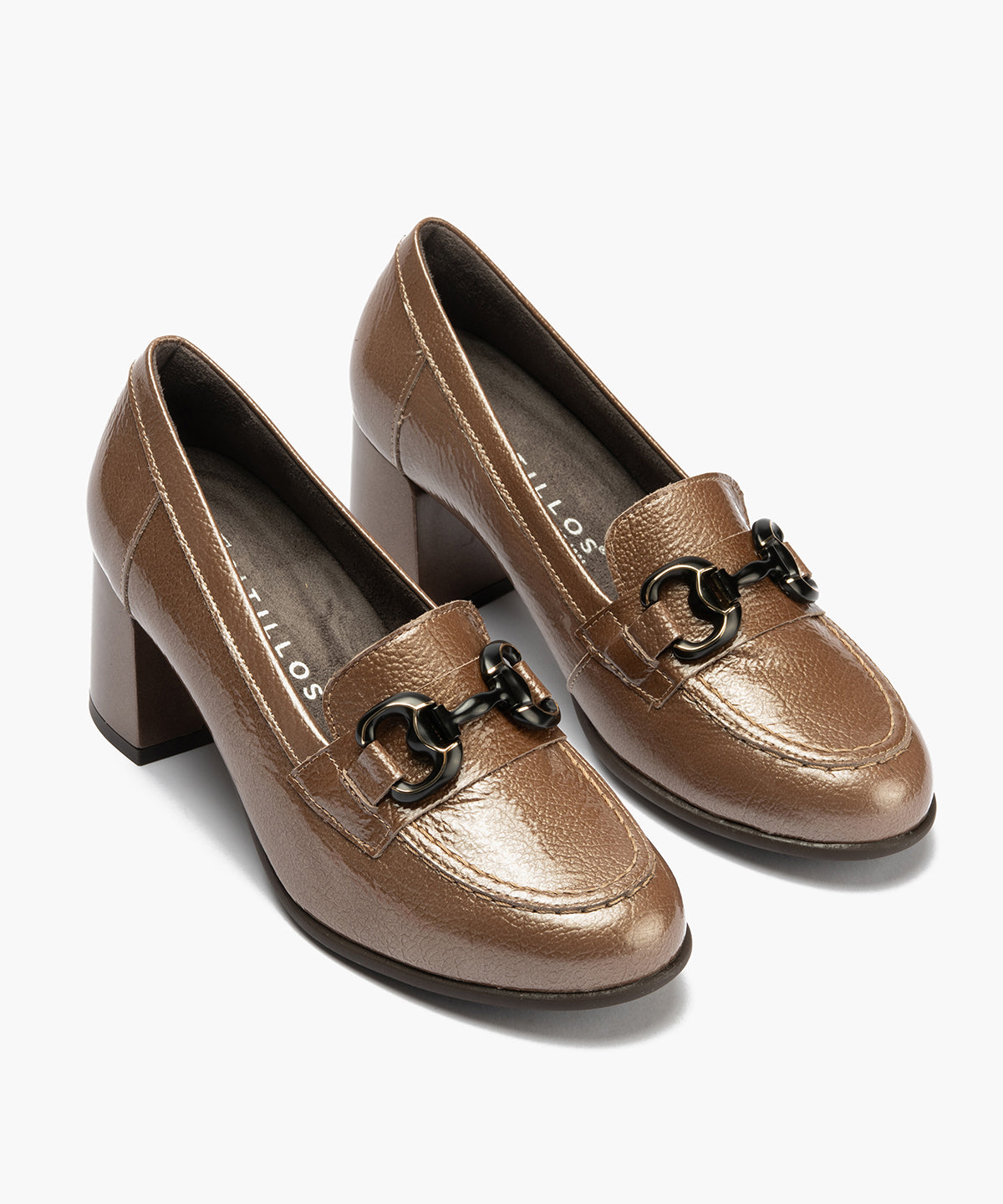 Mocasin charol con adorno Topo