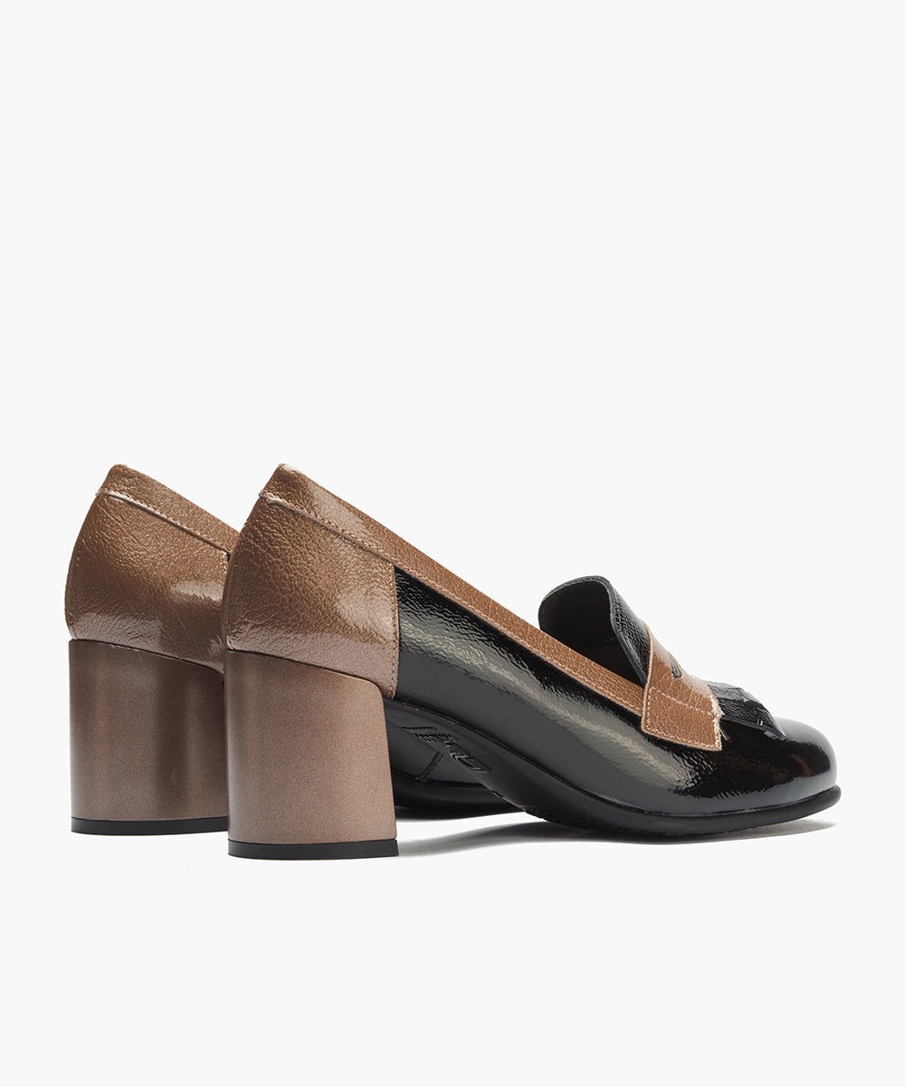 Mocasín antifaz flecos combinado charol bicolor Negro-Topo