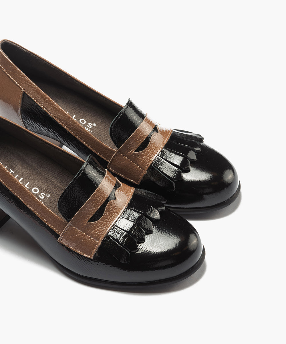Mocasín antifaz flecos combinado charol bicolor Negro-Topo