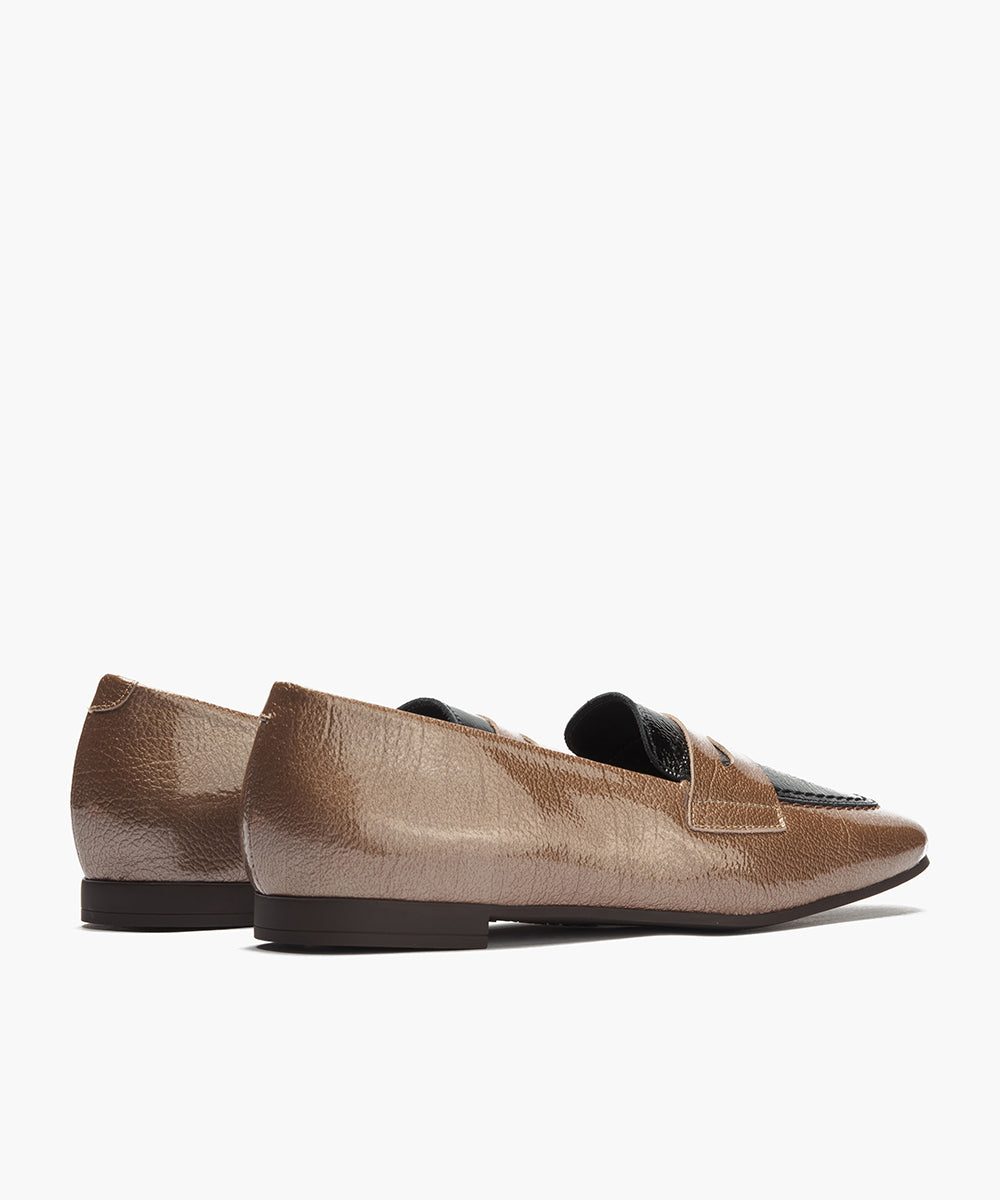 Mocasín antifaz combinado en charol bicolor Topo-Negro