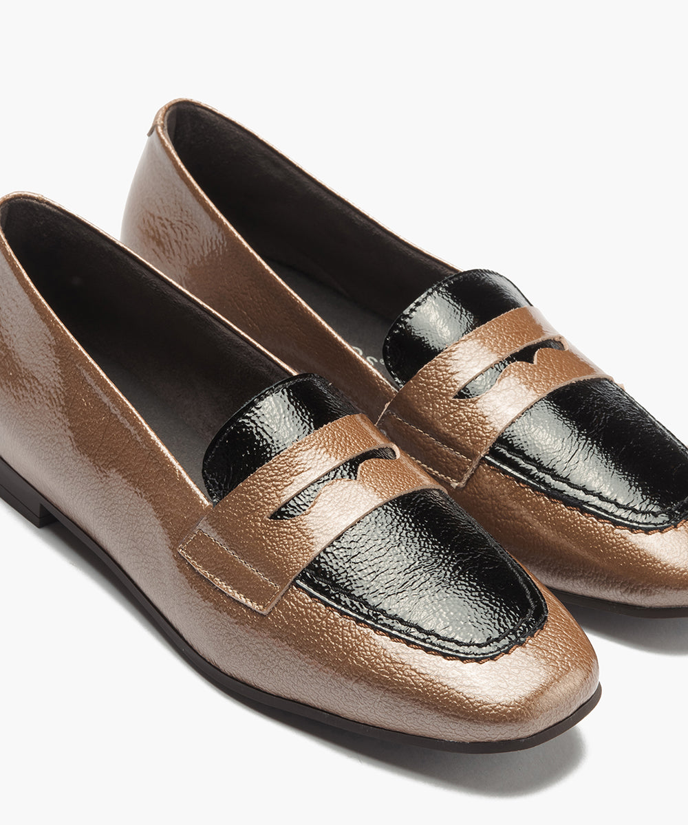 Mocasín antifaz combinado en charol bicolor Topo-Negro