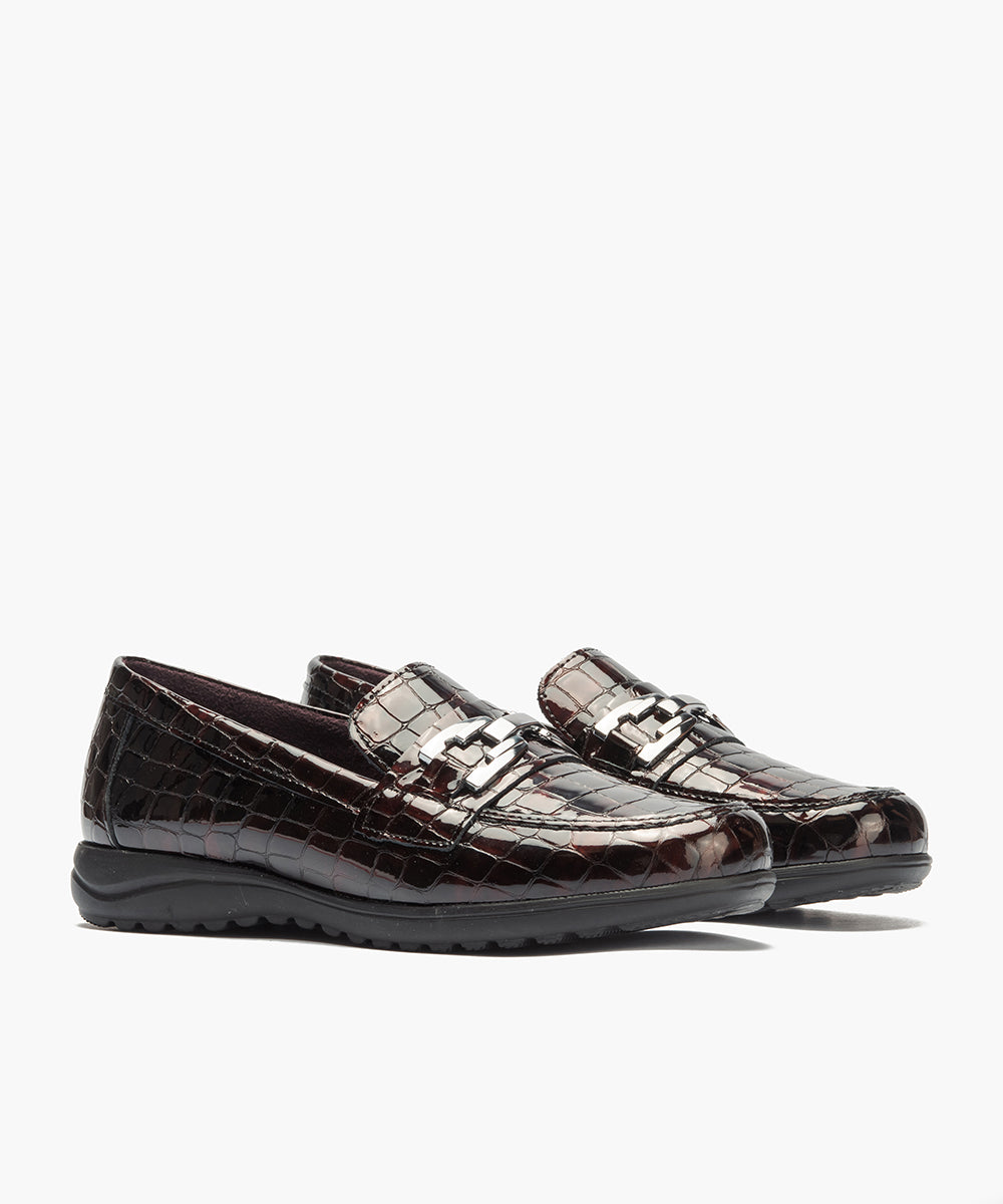 Mocasín en charol coco con detalle adorno Burdeos