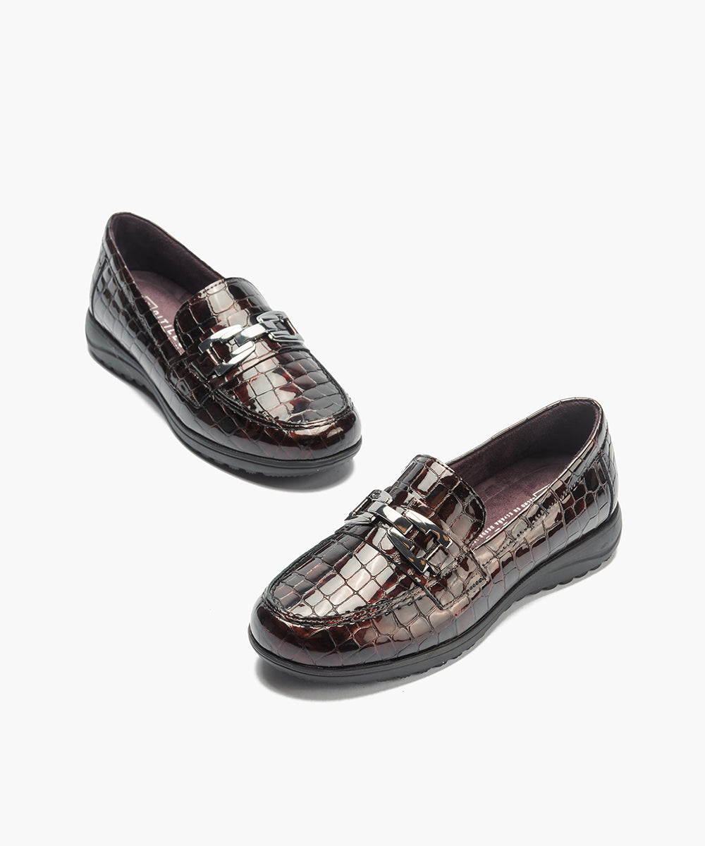 Mocasín en charol coco con detalle adorno Burdeos