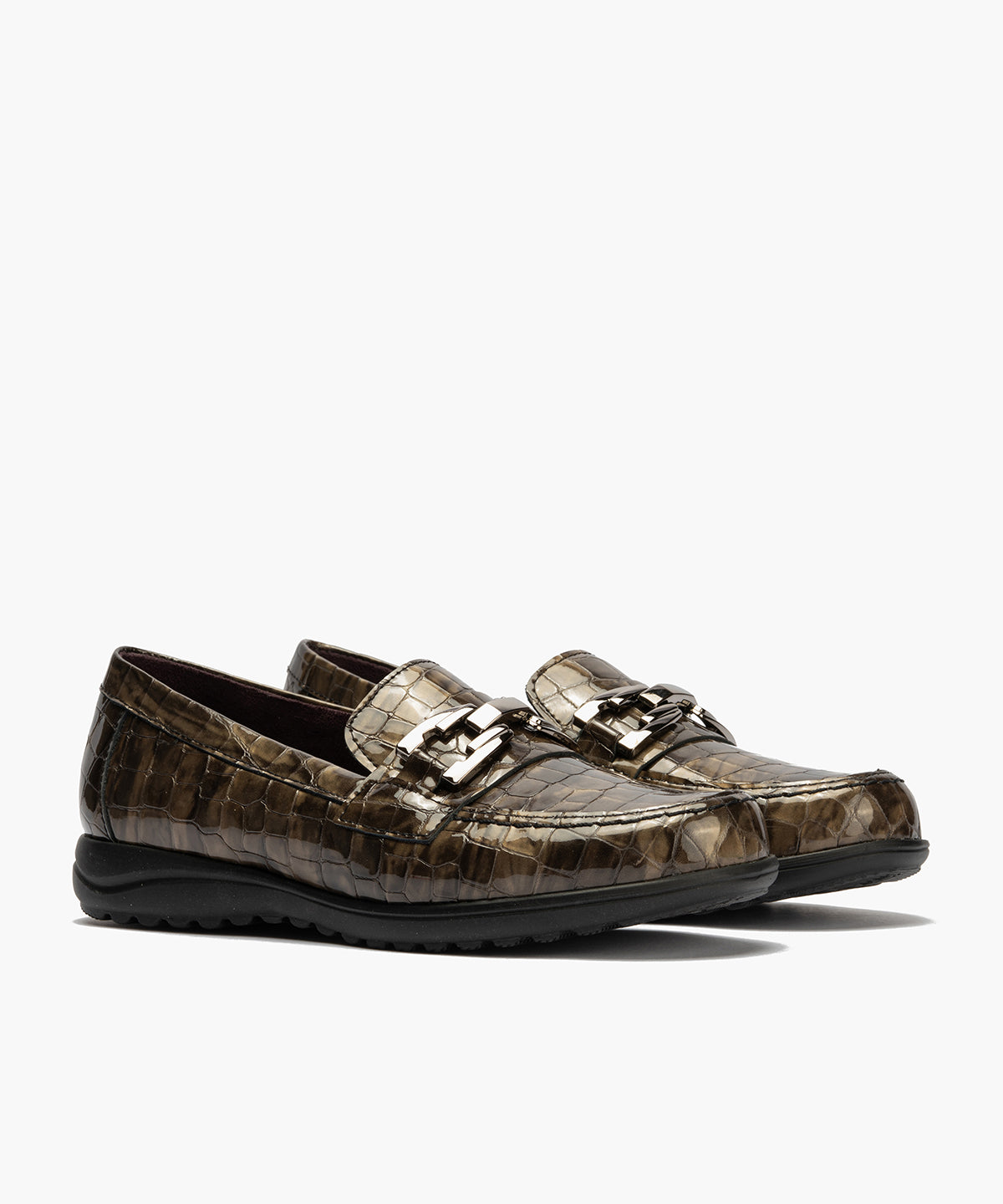 Mocasín en charol coco con detalle adorno Humo