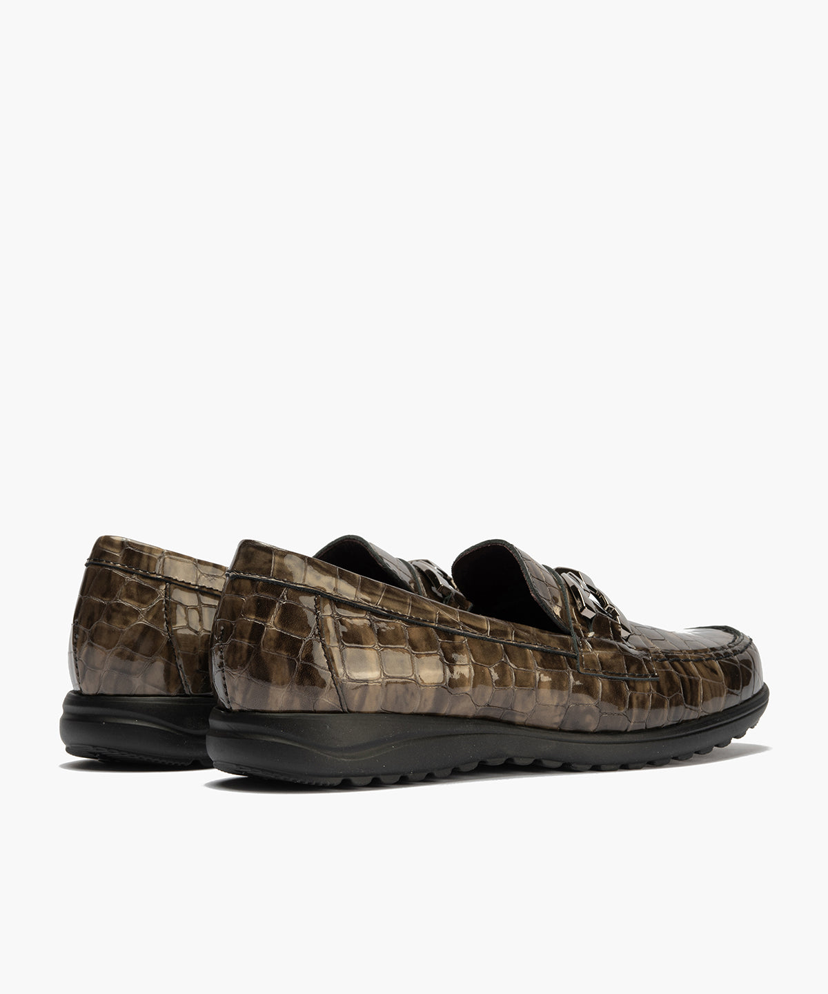 Mocasín en charol coco con detalle adorno Humo