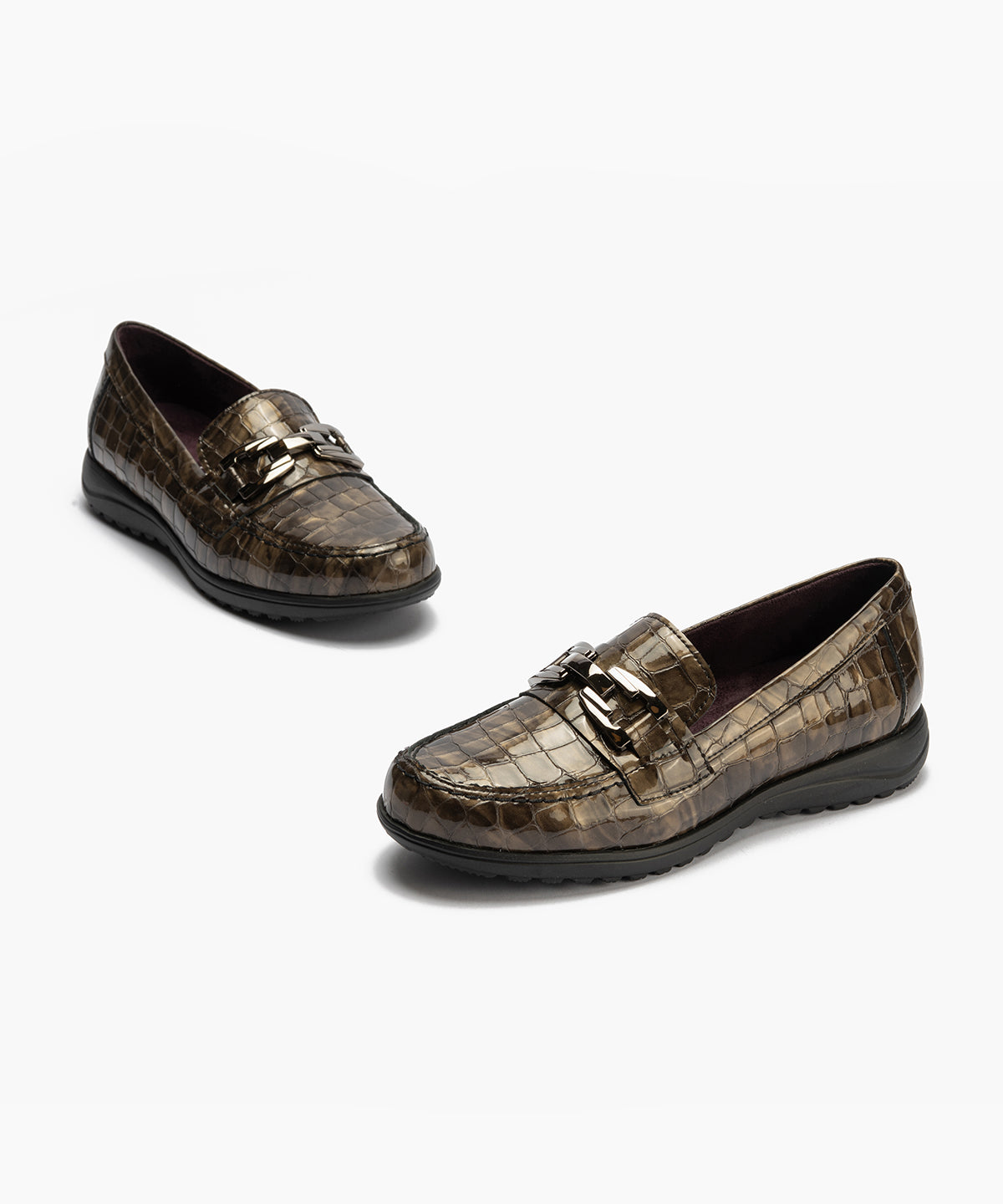 Mocasín en charol coco con detalle adorno Humo