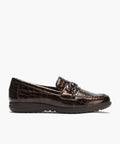 Mocasín en charol coco con detalle adorno Marrón
