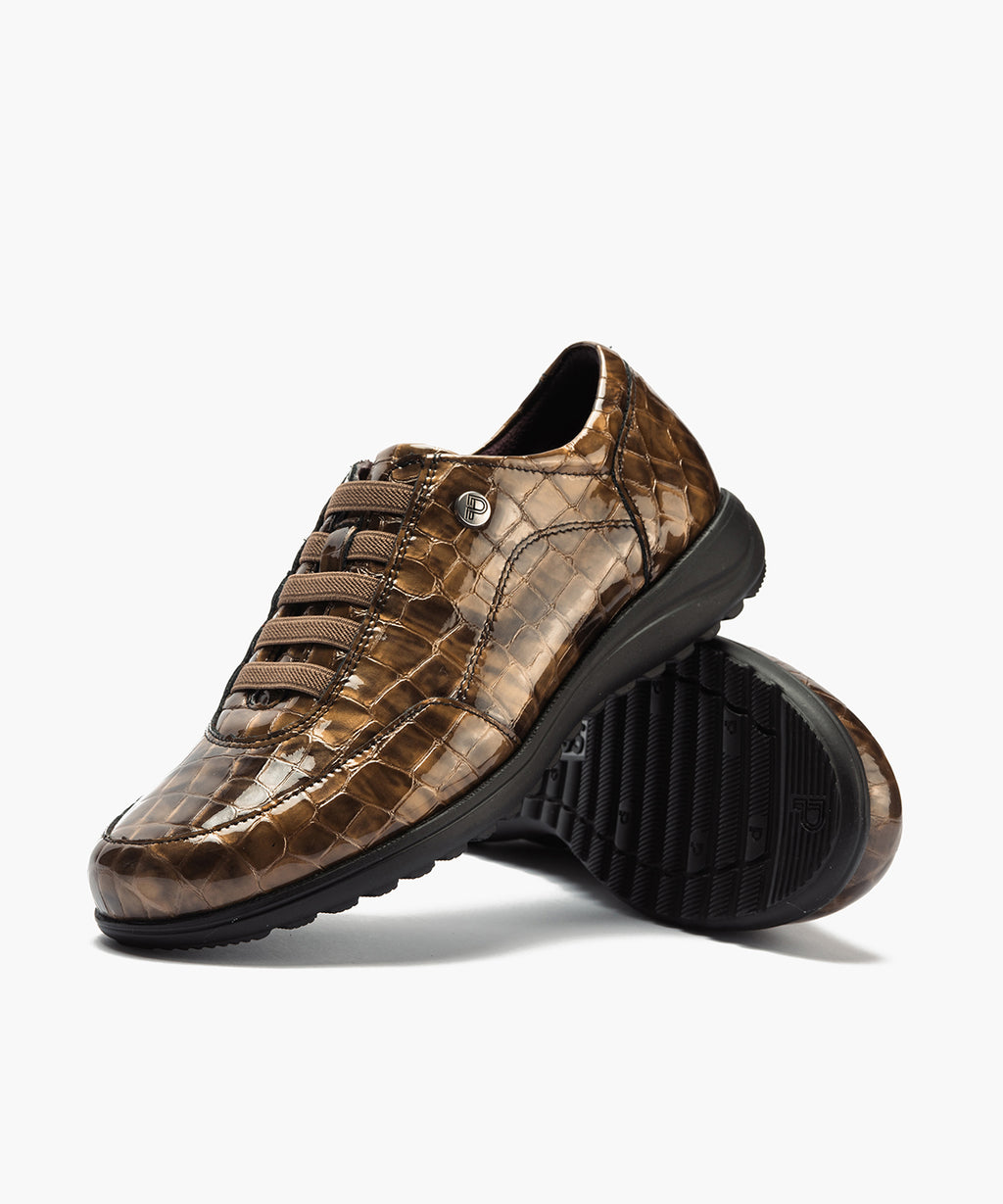 Deportivo en charol coco con cordones elásticos Humo