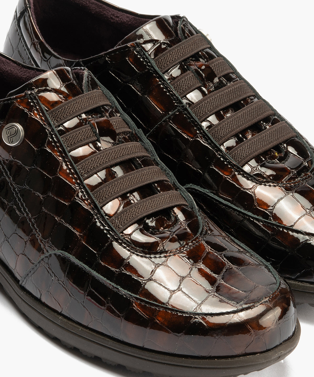 Deportivo en charol coco con cordones elásticos Marrón