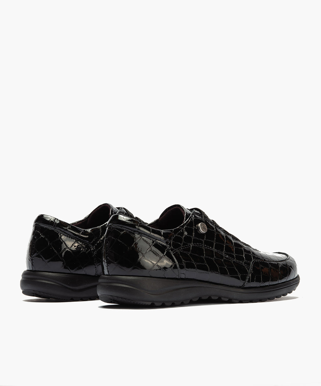 Deportivo en charol coco con cordones elásticos Negro
