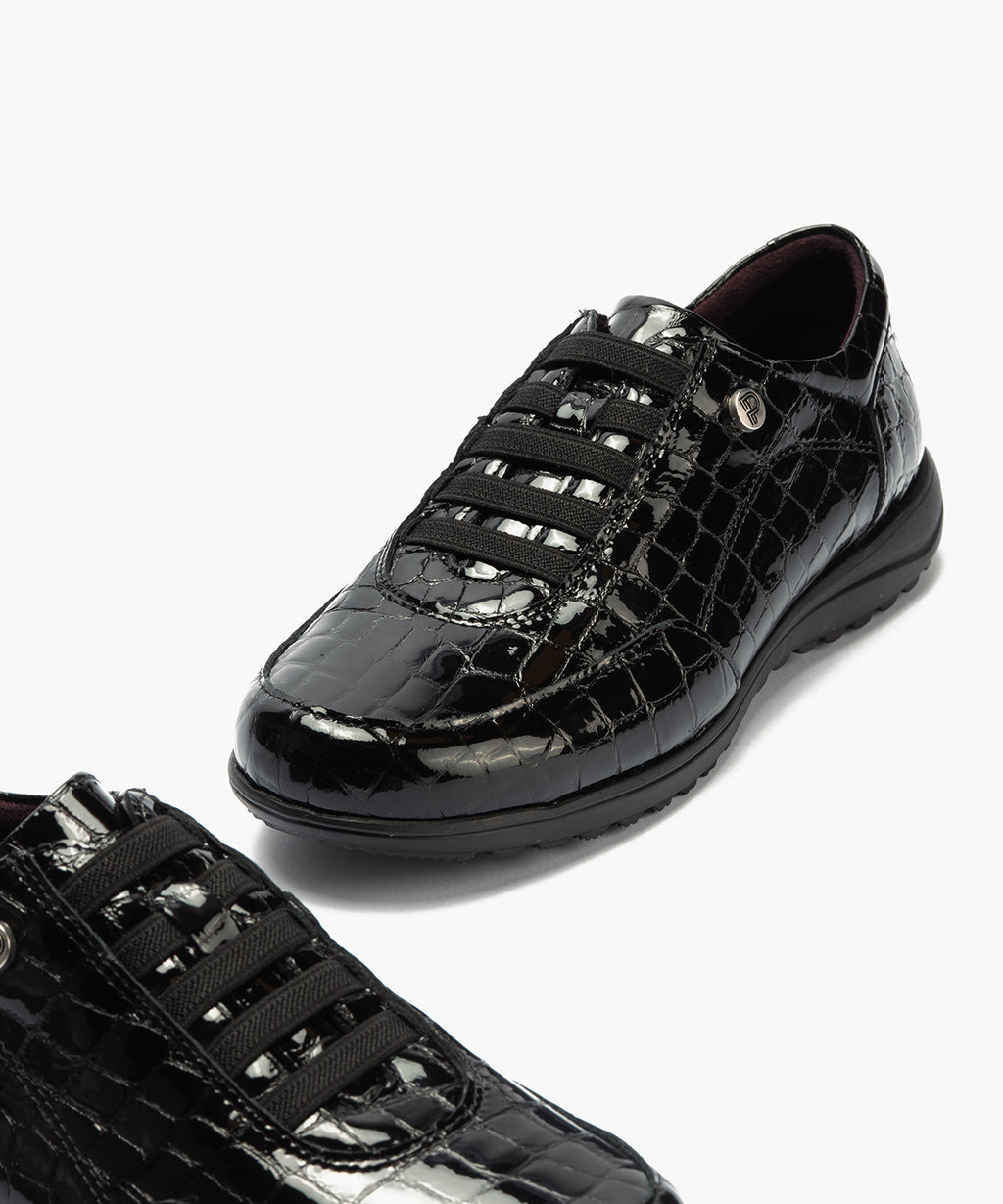 Deportivo en charol coco con cordones elásticos Negro