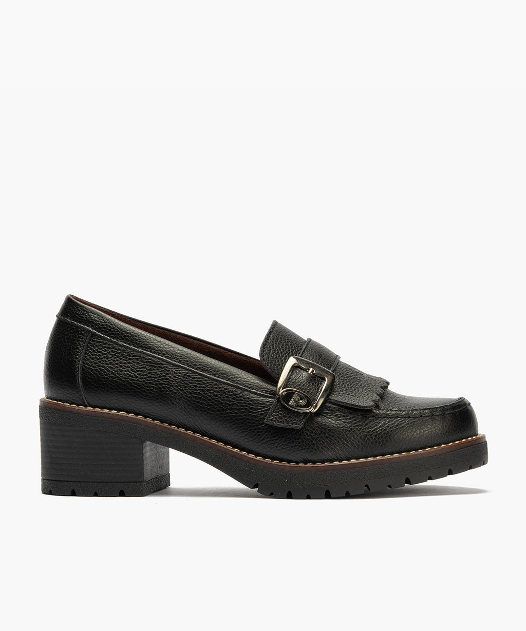 Mocasín en napa con grano con flecos y hebilla Negro