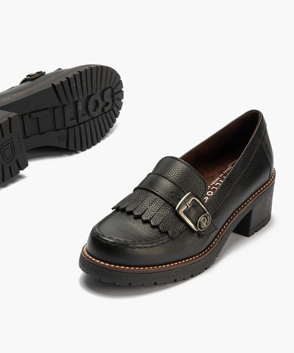 Mocasín en napa con grano con flecos y hebilla Negro