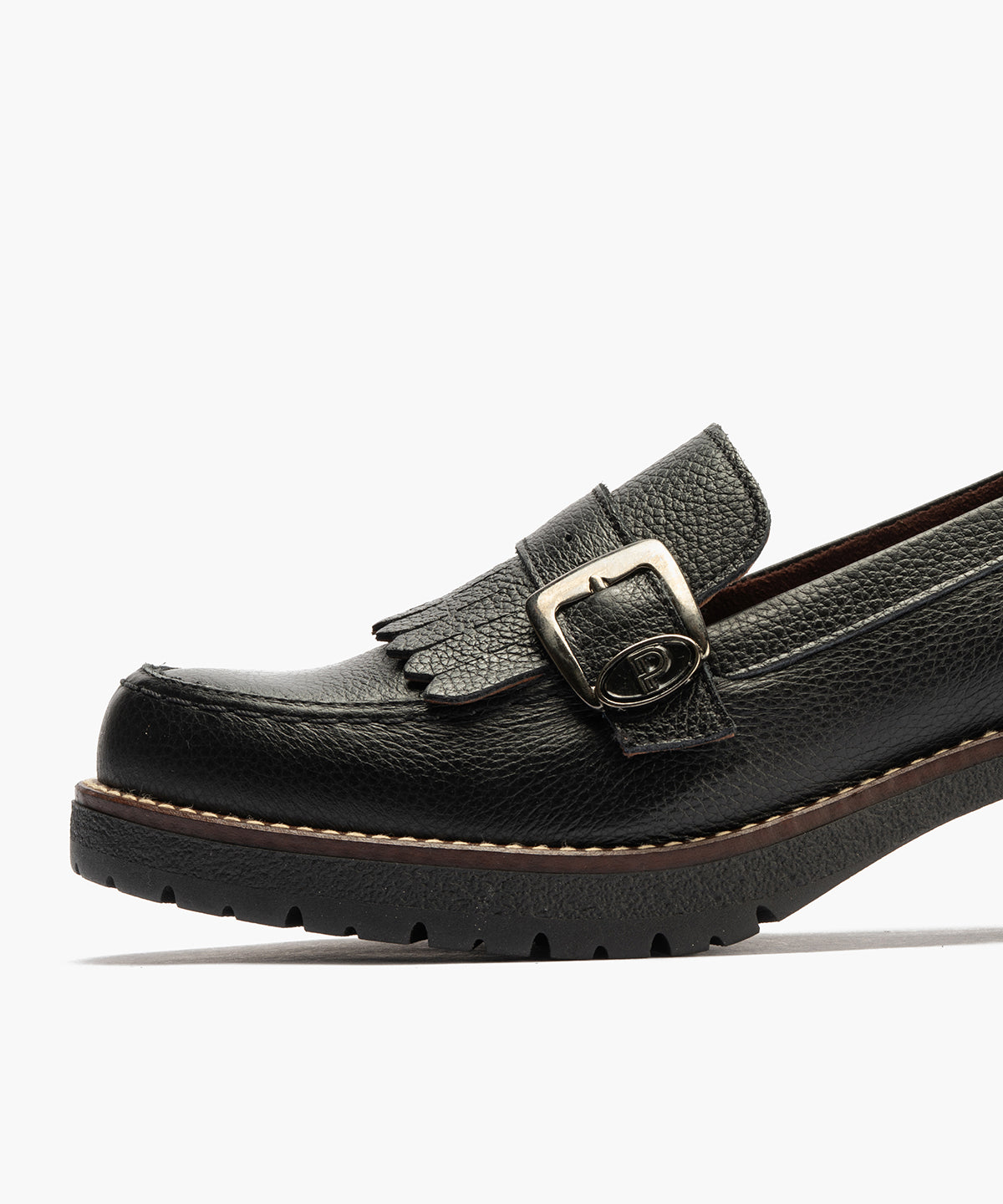 Mocasín en napa con grano con flecos y hebilla Negro