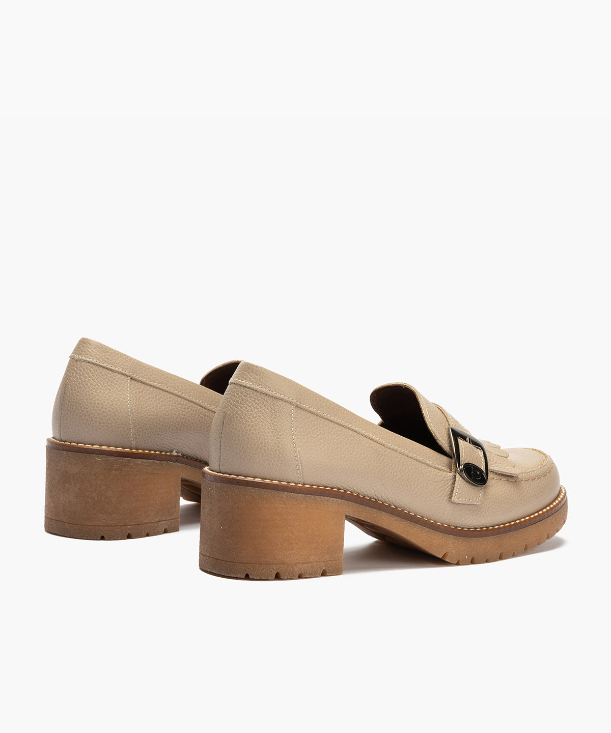 Mocasín en napa con grano con flecos y hebilla Topo