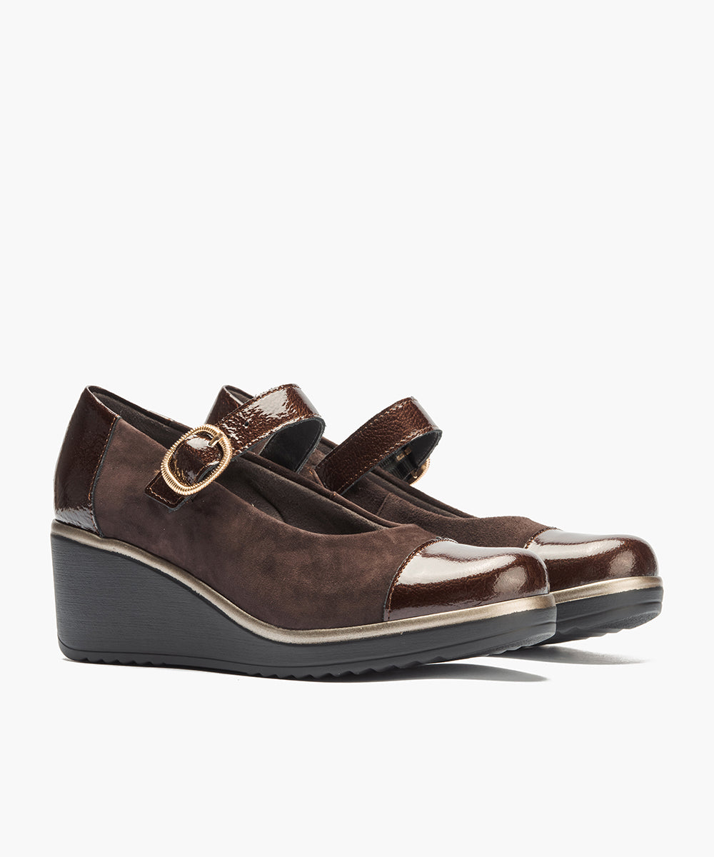Mercedes combinada charol con ante con detalle hebilla Marrón