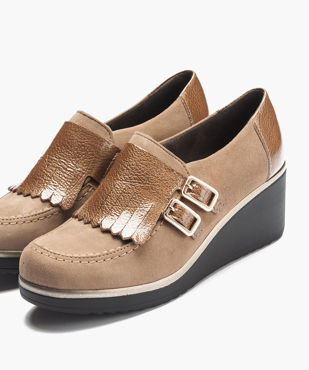 Abotinado flecos combinado ante con charol detalle doble hebilla Topo