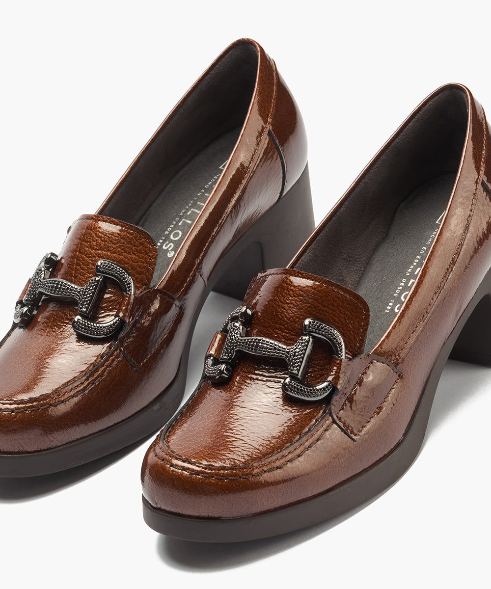 Mocasin en Charol con Adorno Cuero