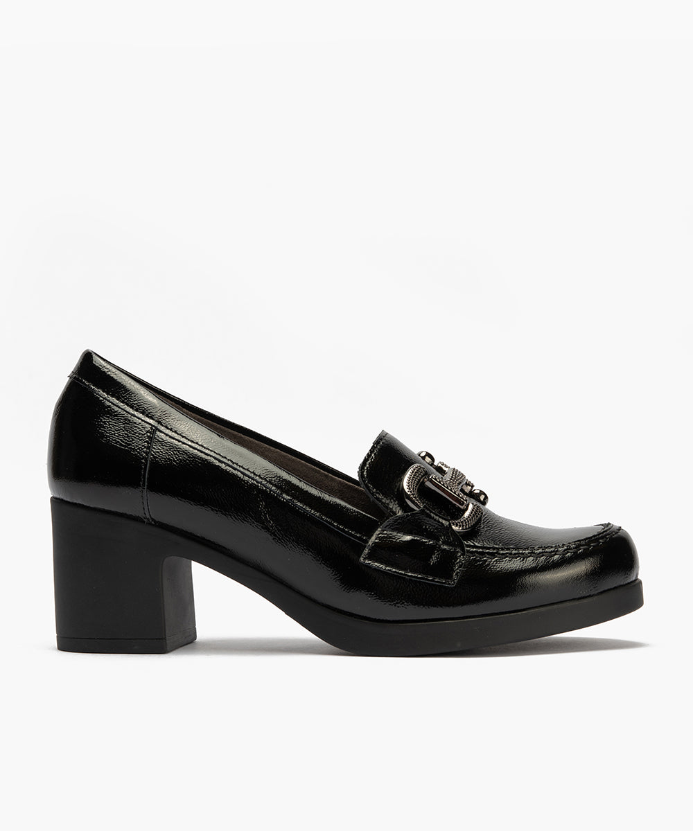Mocasin en Charol con Adorno Negro