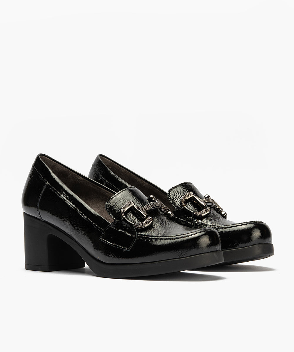 Mocasin en Charol con Adorno Negro