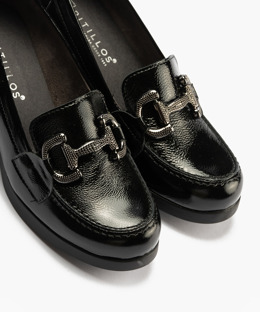 Mocasin en Charol con Adorno Negro