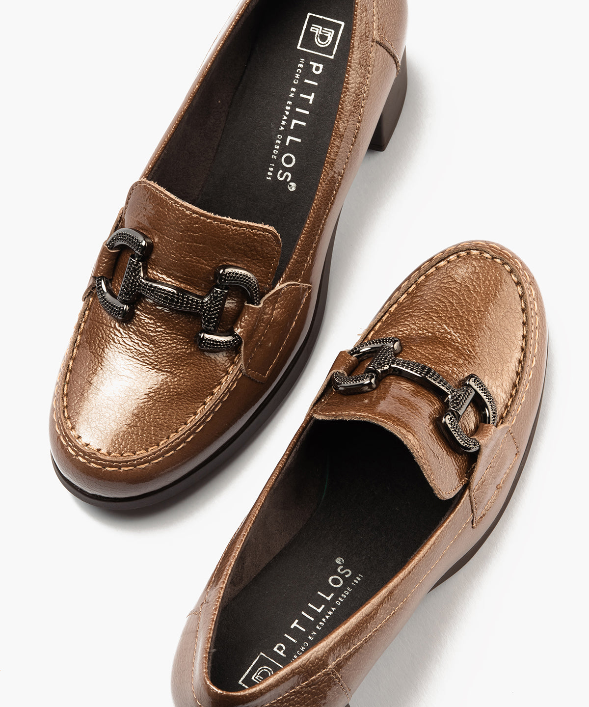 Mocasin en Charol con Adorno Topo