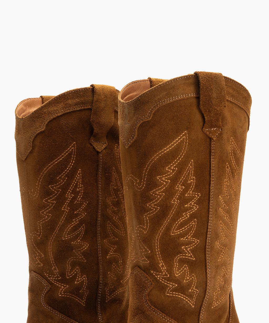 Bota Bordada en Serraje Brandy