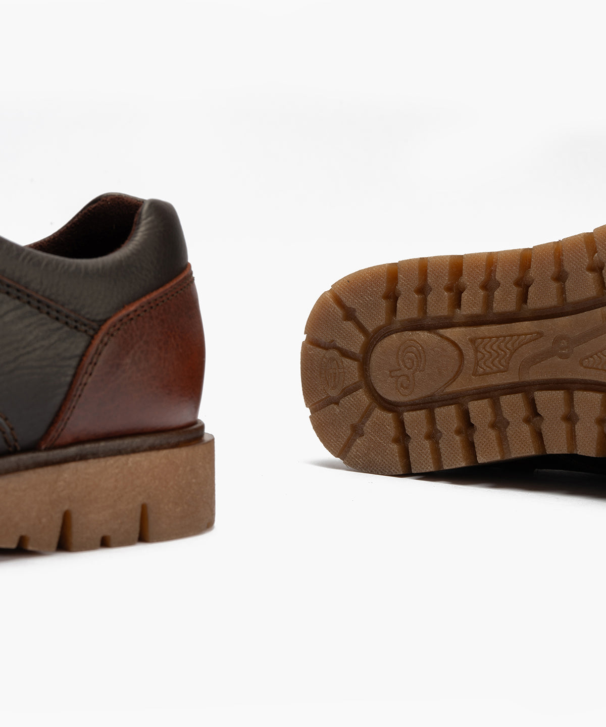 Wallaby hombre piel con cordones color marron