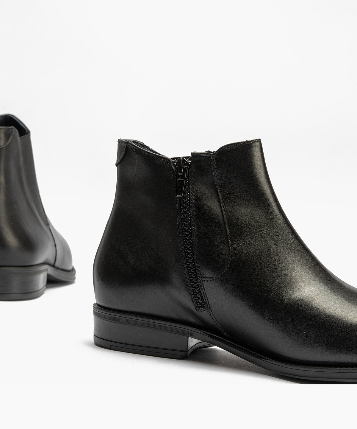 Botín Chelsey vestir hombre con elasticos color negro