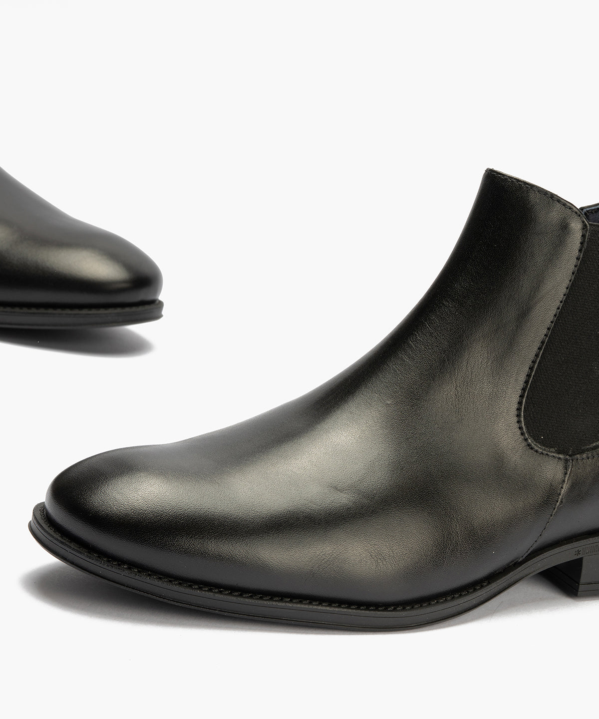 Botín Chelsey vestir hombre con elasticos color negro