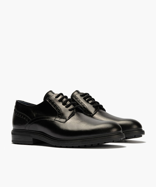 Blucher en Napa hombre con cordones color negro
