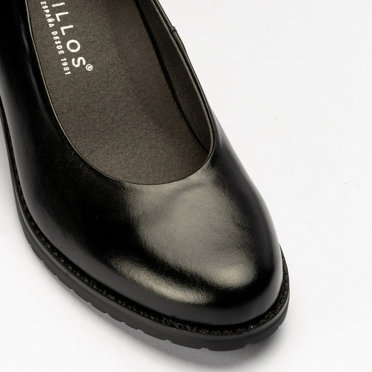 Zapato de Salón Clásico Tacón Medio Negro
