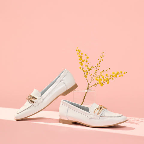 Women's moccasins in leather patent leather with ornament and low white heel